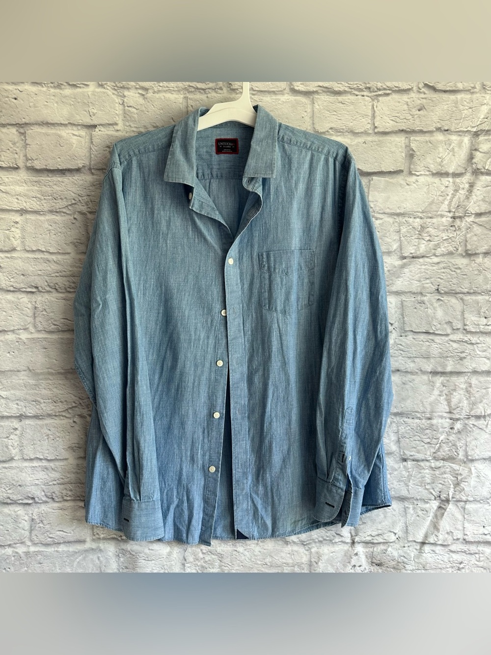 PREOWNED UNTUCKIT MENS CHAMBRAY SHIRT BLUE LONG SLEEVE BUTTON DOWN XL